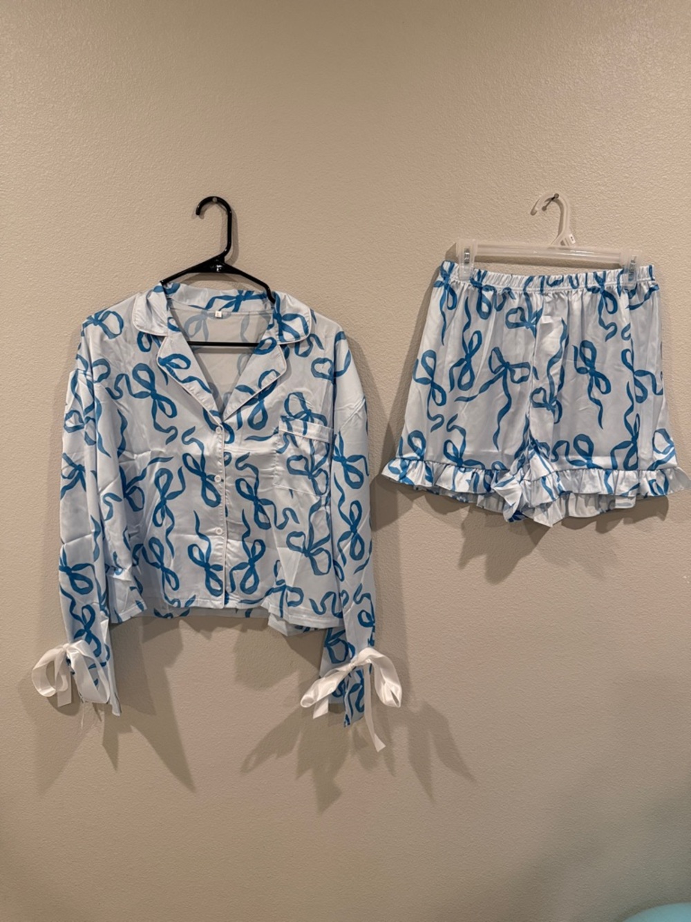 White & Blue Ribbon Print Pajama Set